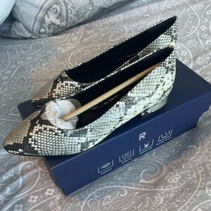 NIB ROCKPORT TAREN TOTAL MOTION POINTY TOE DRESS FLATS 5.5M Black Gray Snake